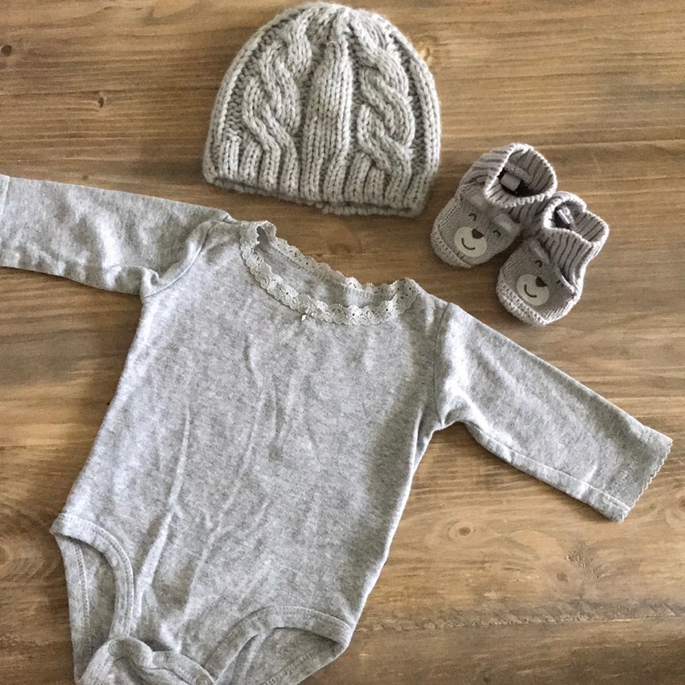 Hat, bootie & onesie set